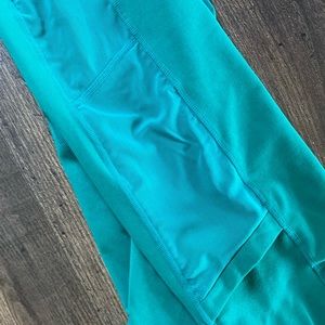 Fabletics Capri leggings size medium